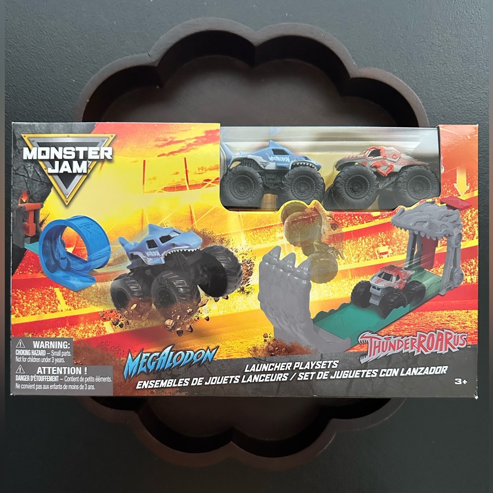 Monster Jam ~ Megalodon and ThunderroarUs Launcher Playset